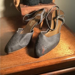 Vintage Women’s 1950’s or 1960’s Heels ⭐️